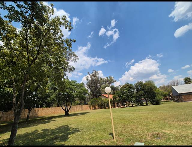 BEDROOM FREESTANDING FOR SALE IN VAALVIEW
